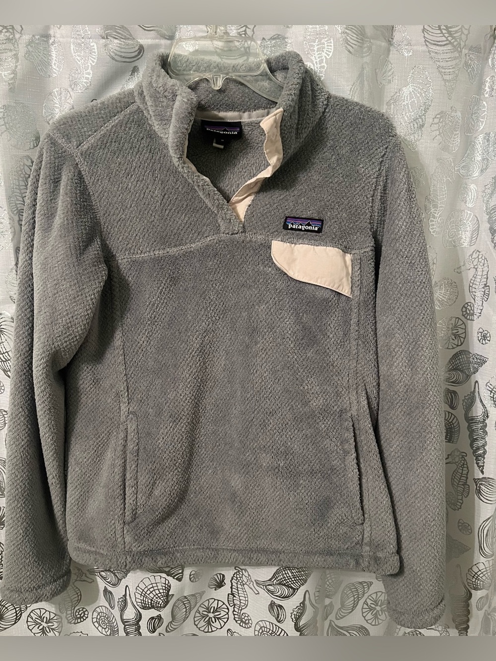 Patagonia  Gray Zip-Style Synchilla Pullover with Cream Accents size Medium